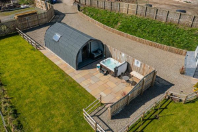 Thistle Pod Farm Stay with Hottub Sleeps 2